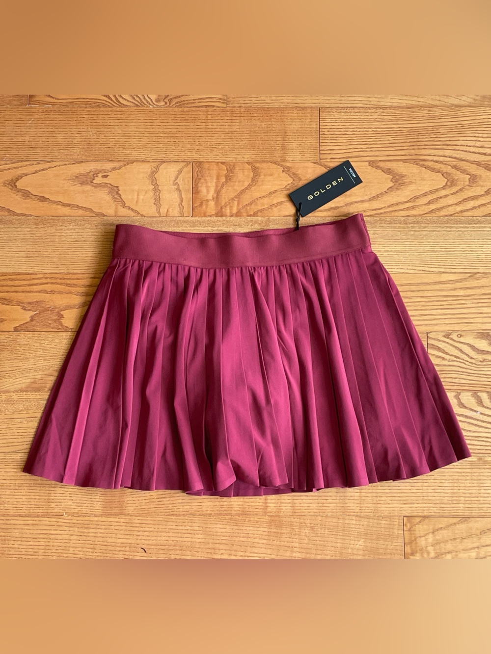 Aritzia TNA Golden Women’s Pleated Skirt